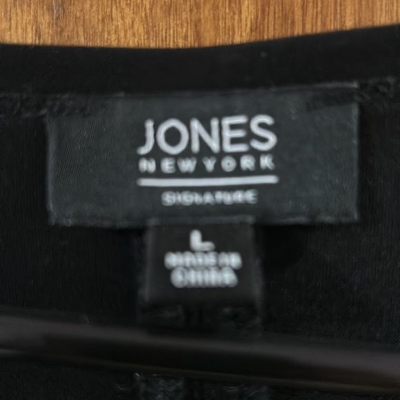 Ladies large 3/4 sleeve black top - Picture 2 of 6